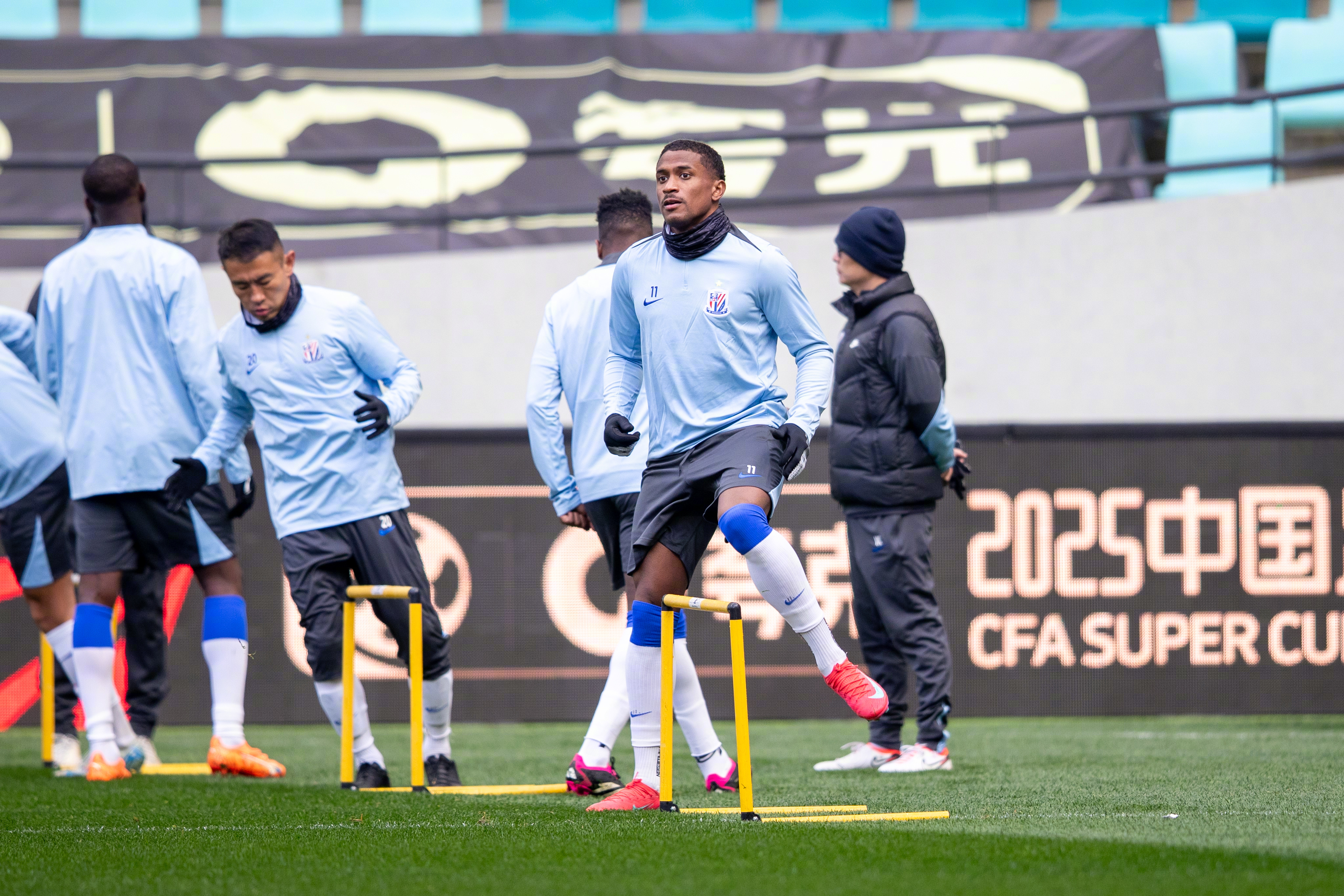 包含上海海港赛后临场应变,志在德国杯名次提升,质疑声仍在,赛程密集仍需轮换的词条 包含上海海港赛后临场应变,志在德国杯名次提升,质疑声仍在,赛程密集仍需轮换的词条